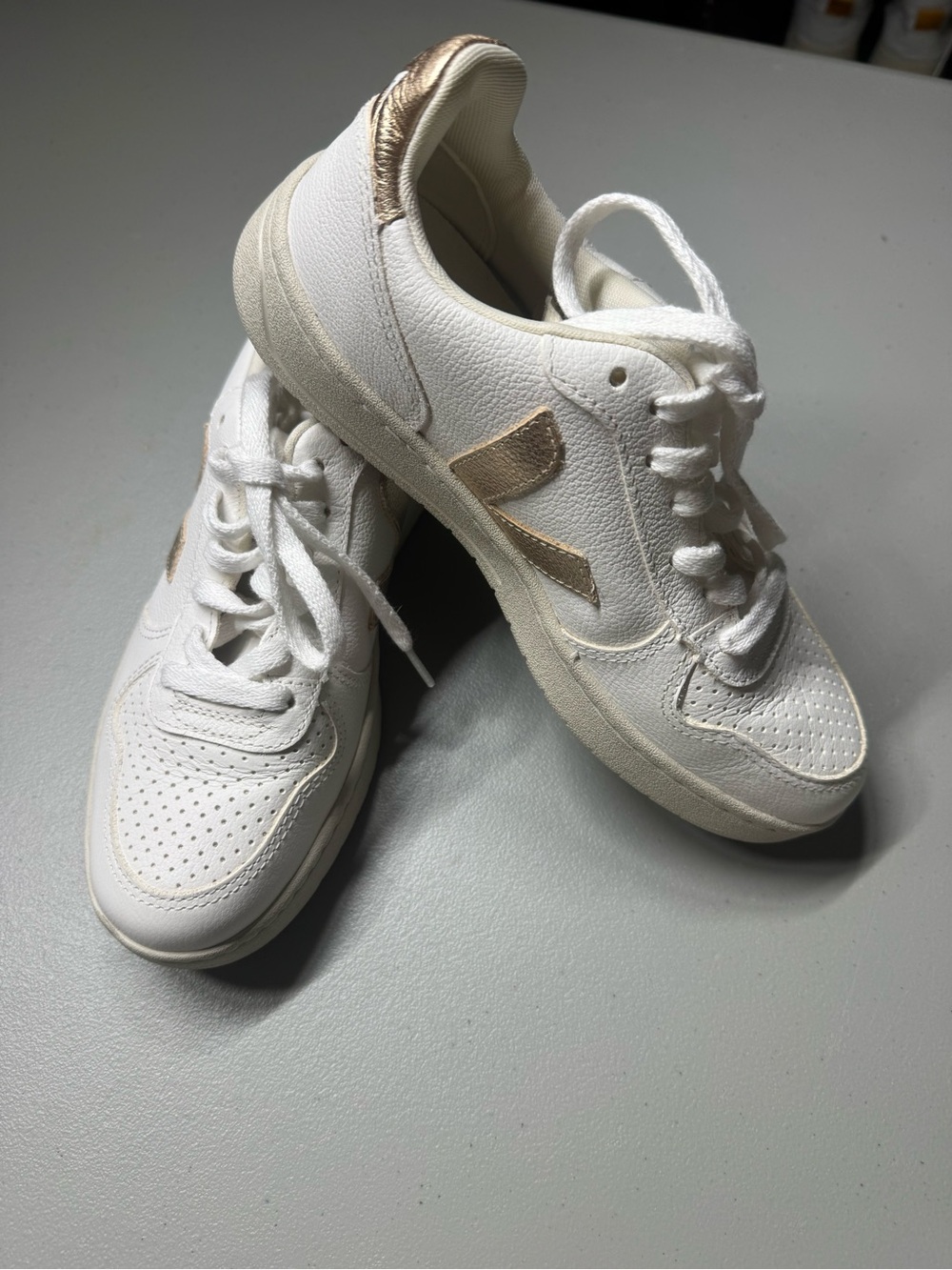 Veja V-10 Chromefree Platine
Leather Sneaker White Bronze